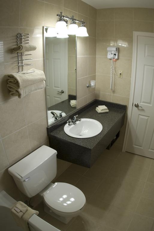Falls Manor Resort Καταρράκτες του Νιαγάρα Δωμάτιο φωτογραφία